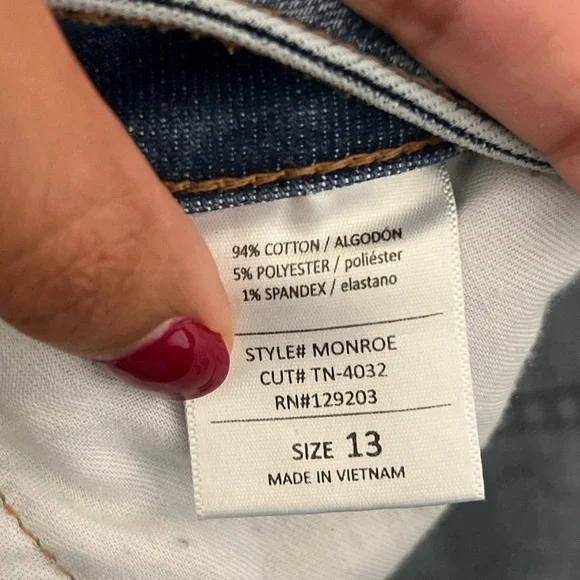 Carley Jean Los Angeles Jeans woman’s size 13 acid wash distressed at bottom - Picture 8 of 9